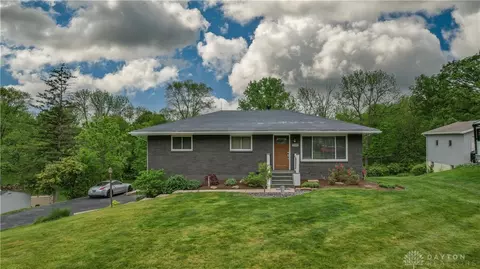 2918 Valleyview Dr, Fairborn, OH 45324