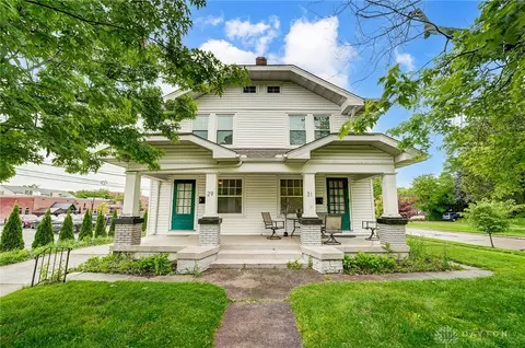 29 East Dr, Oakwood, OH 45419