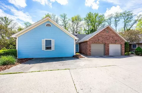 130 Charleston Dr, Oxford, OH 45056