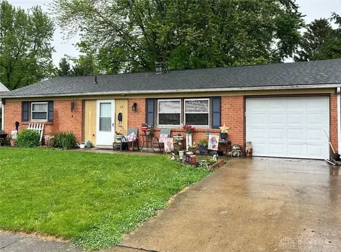 13 Laurel Grove Dr, Englewood, OH 45322