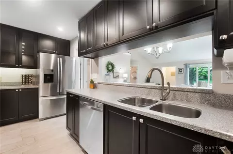 1329 Donson Cir, Kettering, OH 45429 photo 14