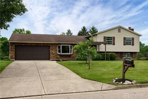 1902 S Springcrest Ct, Dayton, OH 45432