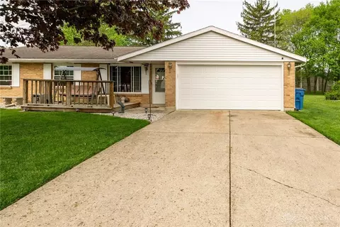 633 Bellaire Dr, Tipp City, OH 45371