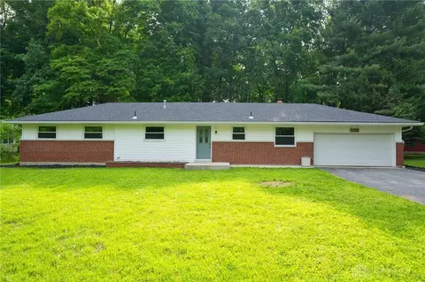 1462 Lemcke Rd, Dayton, OH 45434