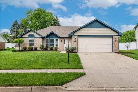 904 Sunset Dr, Englewood, OH 45322