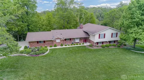 1815 Quail Hollow Rd, Dayton, OH 45459