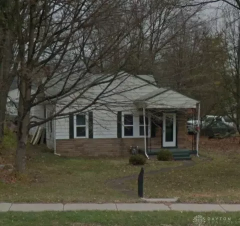 1017 W Dorothy Ln, Kettering, OH 45409