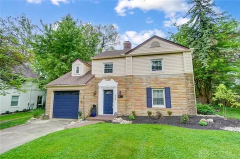 318 East Dr, Oakwood, OH 45419