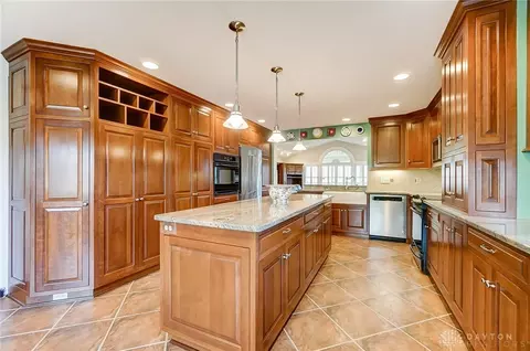 Kitchen - 5925 Weidner Rd, Springboro, OH 45066 photo 2 of 9