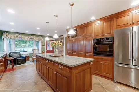 Kitchen - 5925 Weidner Rd, Springboro, OH 45066 photo 3 of 9