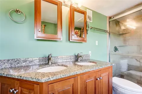 Bath - 5925 Weidner Rd, Springboro, OH 45066 photo 3 of 10