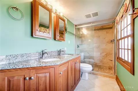 Bath - 5925 Weidner Rd, Springboro, OH 45066 photo 4 of 10