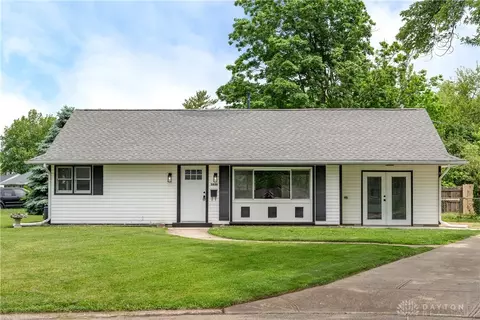 3838 Saranac Cir, Dayton, OH 45429 photo 2