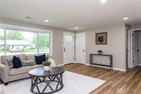 3838 Saranac Cir, Dayton, OH 45429 photo 4
