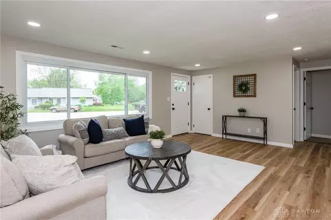 3838 Saranac Cir, Dayton, OH 45429 photo 3