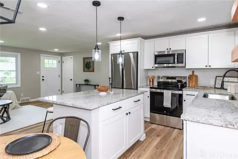 3838 Saranac Cir, Dayton, OH 45429 photo 13