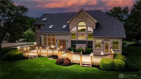 1104 Charter Pl, Centerville, OH 45458