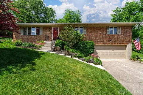 832 Sir Guy Ct, Miamisburg, OH 45342