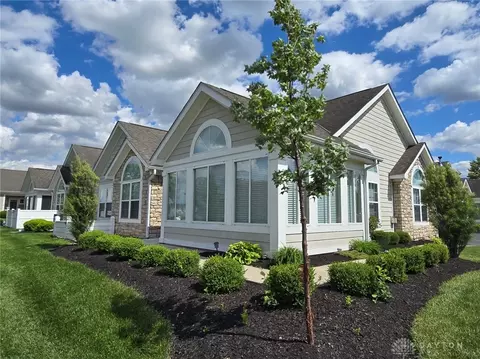 4770 Cobblestone Dr, Tipp City, OH 45371