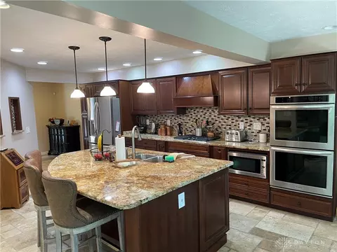 715 Hidden Cir, Centerville, OH 45458 photo 5