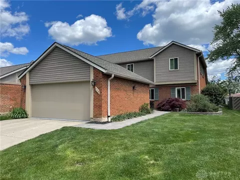 715 Hidden Cir, Centerville, OH 45458