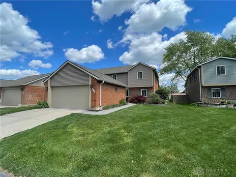 715 Hidden Cir, Centerville, OH 45458 photo 2