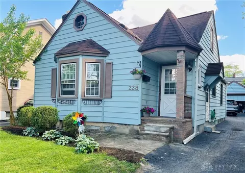 228 Peach Orchard Ave, Oakwood, OH 45419