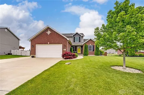 256 Auburn Meadows Ct, Carlisle, OH 45005