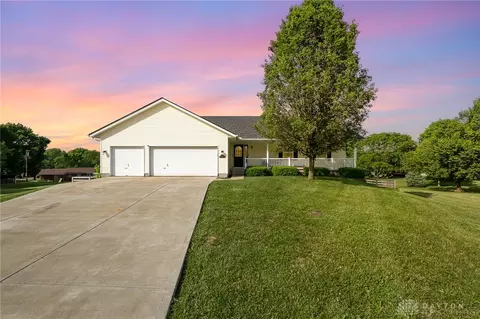 5668 Oakmeadow Ln, Liberty, OH 45011