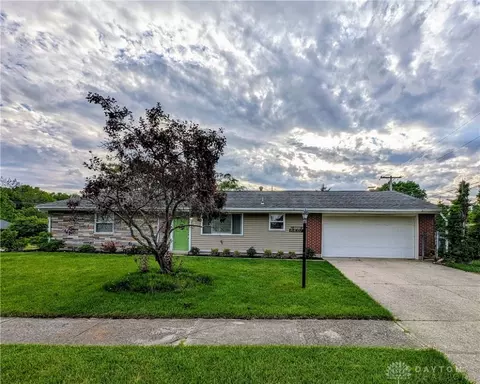 6601 Stranwood Dr, Englewood, OH 45322