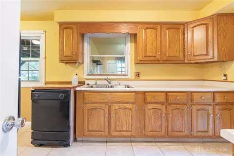 100 Gracewood Dr, Centerville, OH 45458 photo 9