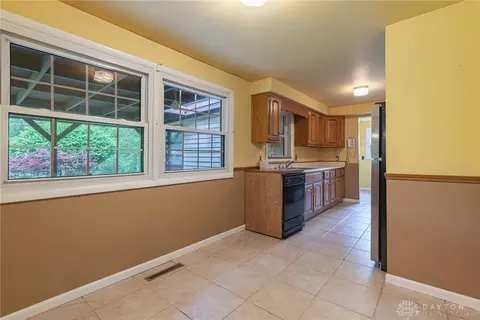 100 Gracewood Dr, Centerville, OH 45458 photo 8