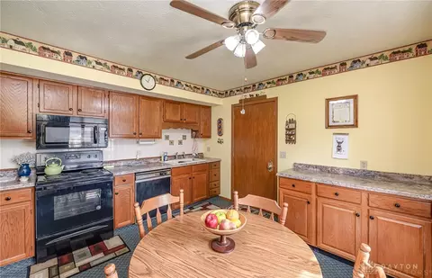 2936 Avery Cir, Springfield, OH 45503 photo 7