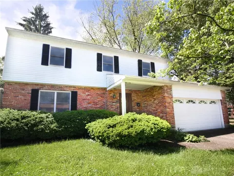 1053 Hearthstone Dr, Springfield, OH 45231
