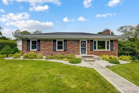 3580 Roselawn Dr, Beavercreek, OH 45430