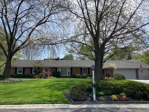 401 Deauville Dr, Dayton, OH 45429