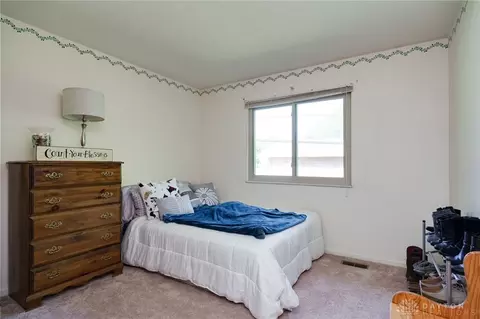 Bedroom - 2501 E Rahn Rd, Kettering, OH 45440 photo 5 of 8