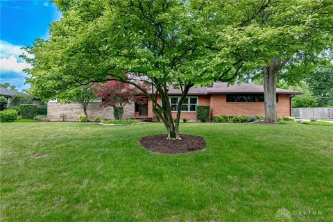 210 Cheltenham Dr, Washington Township, OH 45459