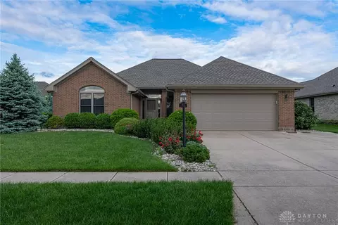 72 Black Walnut Dr, Springboro, OH 45066
