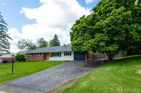 211 Blackstone Dr, Dayton, OH 45459 photo 2