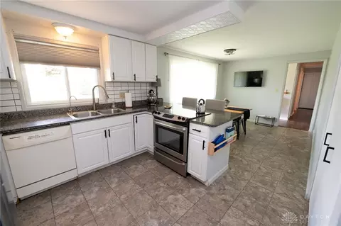 211 Blackstone Dr, Dayton, OH 45459 photo 7