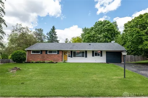 211 Blackstone Dr, Dayton, OH 45459