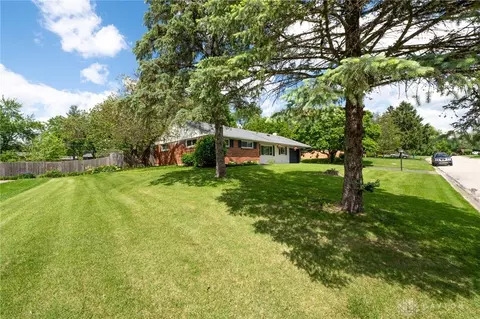 211 Blackstone Dr, Dayton, OH 45459 photo 3