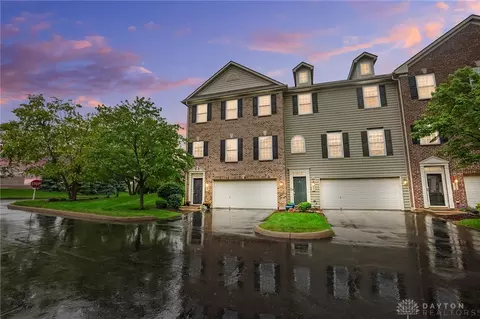 1697 Big Bear Dr, Washington Township, OH 45458