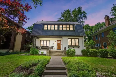 242 Irving Ave, Oakwood, OH 45409