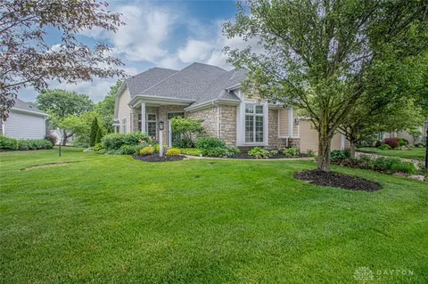 7415 Forest Creek Dr, Centerville, OH 45459