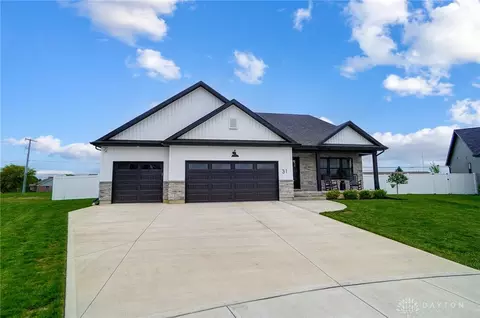 31 Edward Cir, Troy, OH 45373