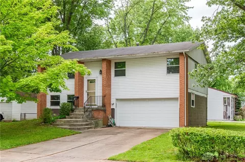 100 Cosmos Dr, Dayton, OH 45449