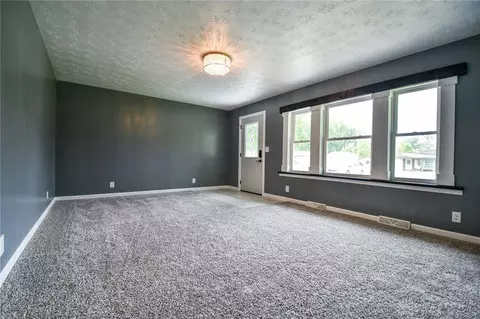 340 Green Acres Dr, Springfield, OH 45504 photo 6
