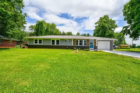 340 Green Acres Dr, Springfield, OH 45504 photo 3
